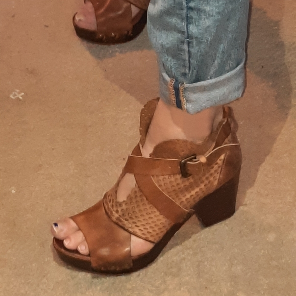 Genuine leather must have sandals - Picture 3 of 6